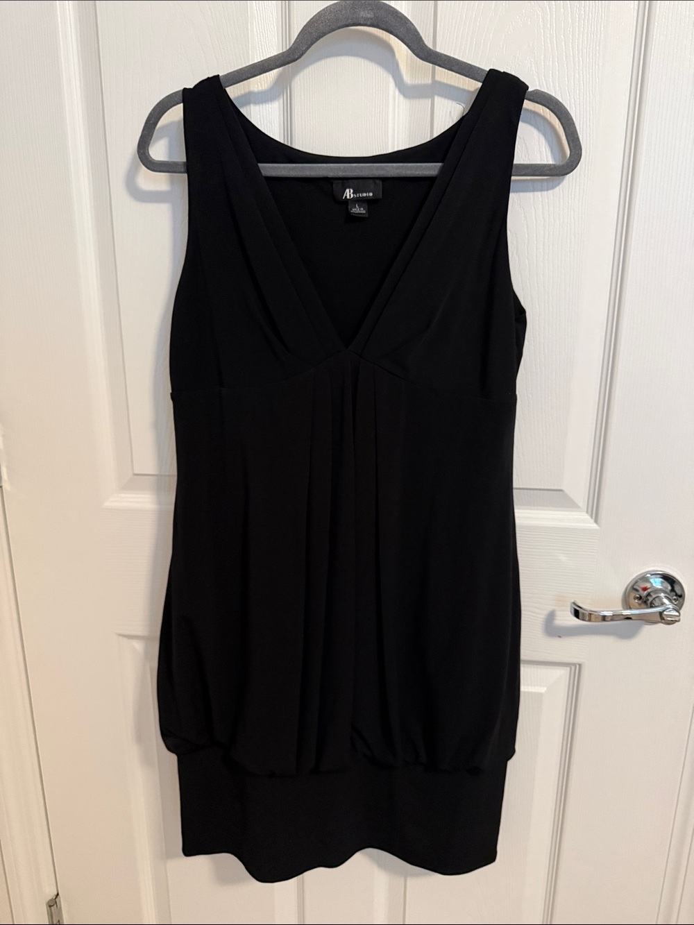 AB Studio Black V-Neck Sleeveless Bubble-Hem Midi Dress